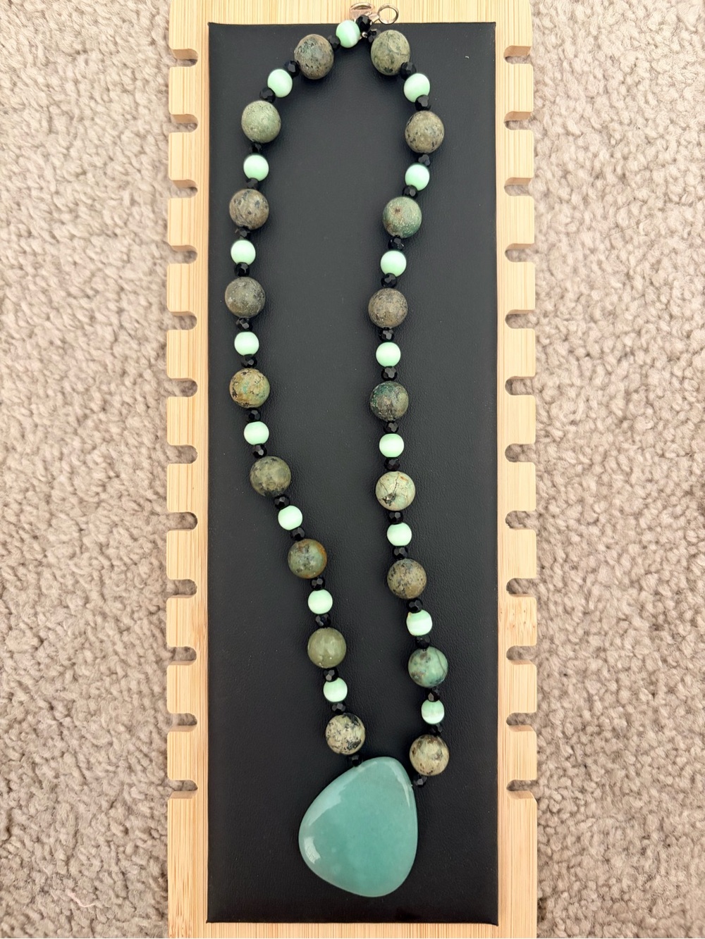 Vintage Jadeite Crystal and stone teardrop necklace. 18’’